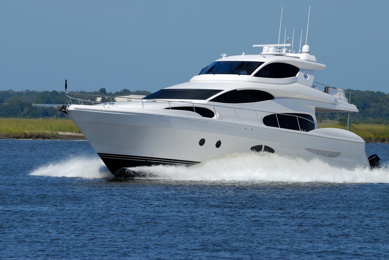 luxury-yacht-boat-speed-water